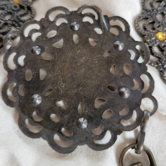 VTG Bronze Tone & Amber Lucite Flower Hippie Chain Belt w/ Rhinestone Ac… - Picture 3 of 13